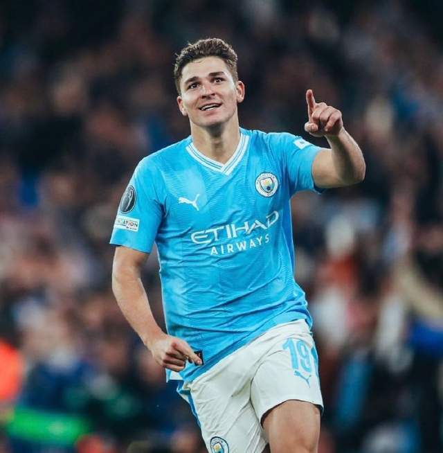  曼城哈兰德替补双响，逆转击败埃弗顿  